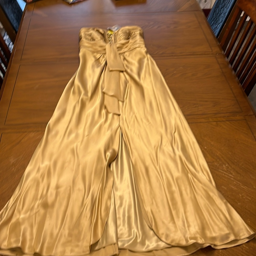 Gold Glamour Prom Dress with Elegant Design